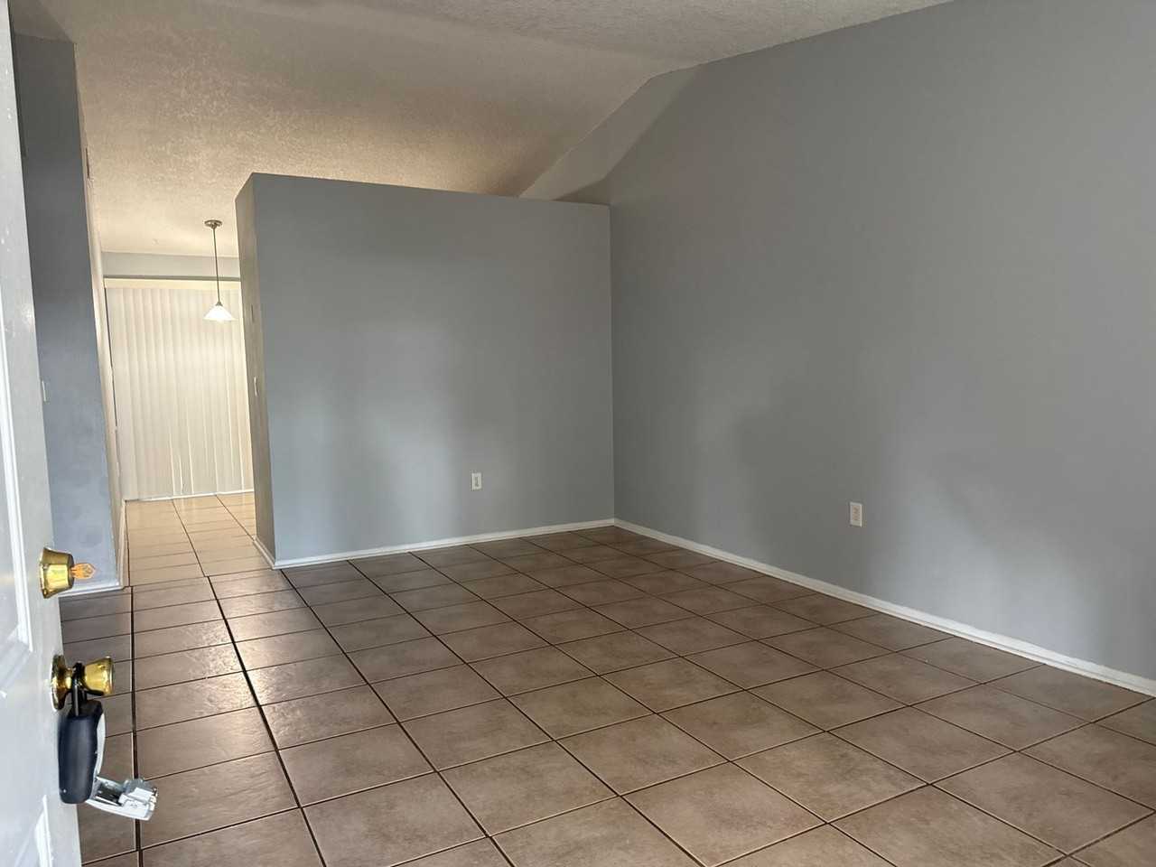 Ridgewood Ln - Photo 6 of 23