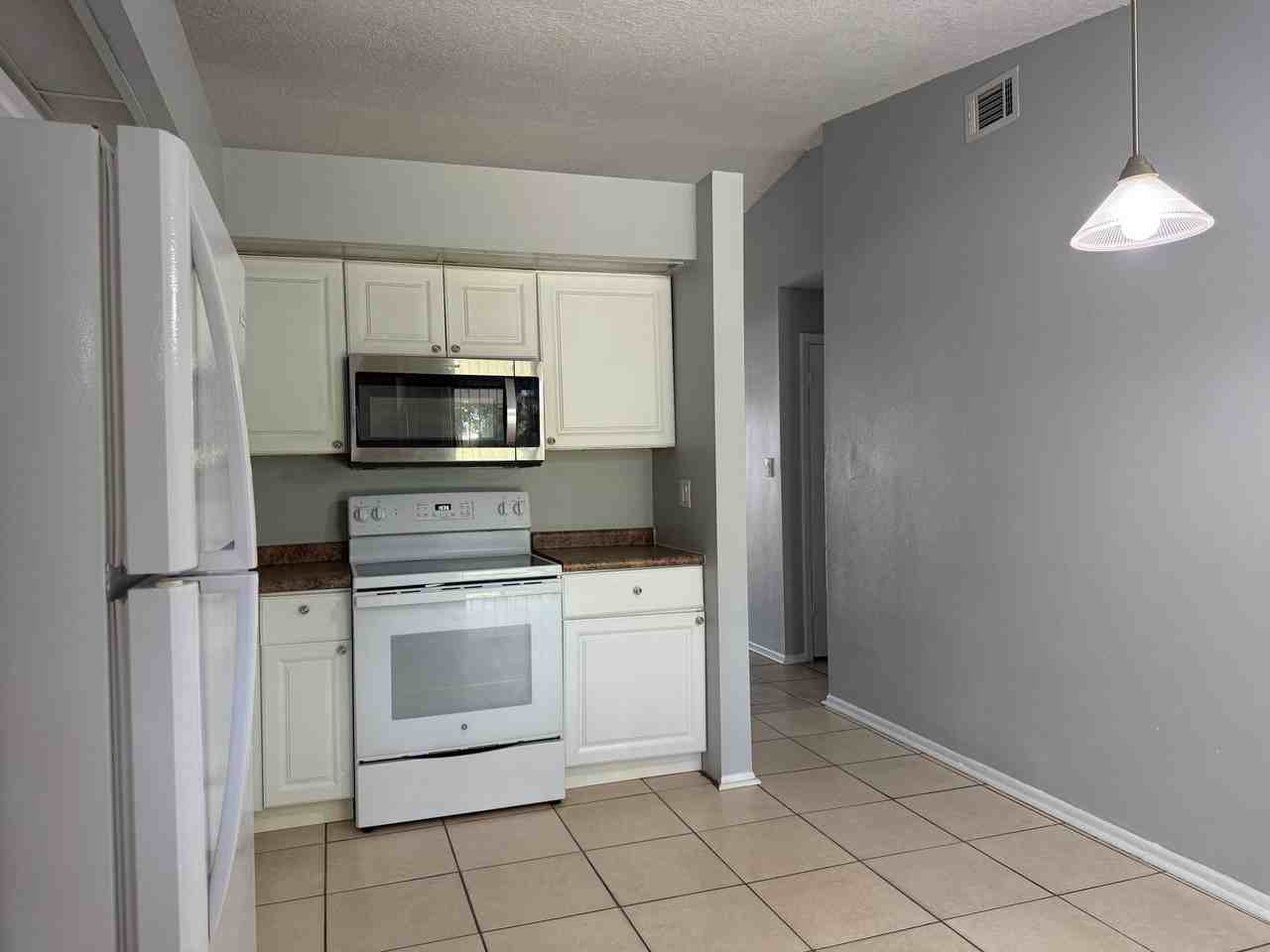 Ridgewood Ln - Photo 7 of 23