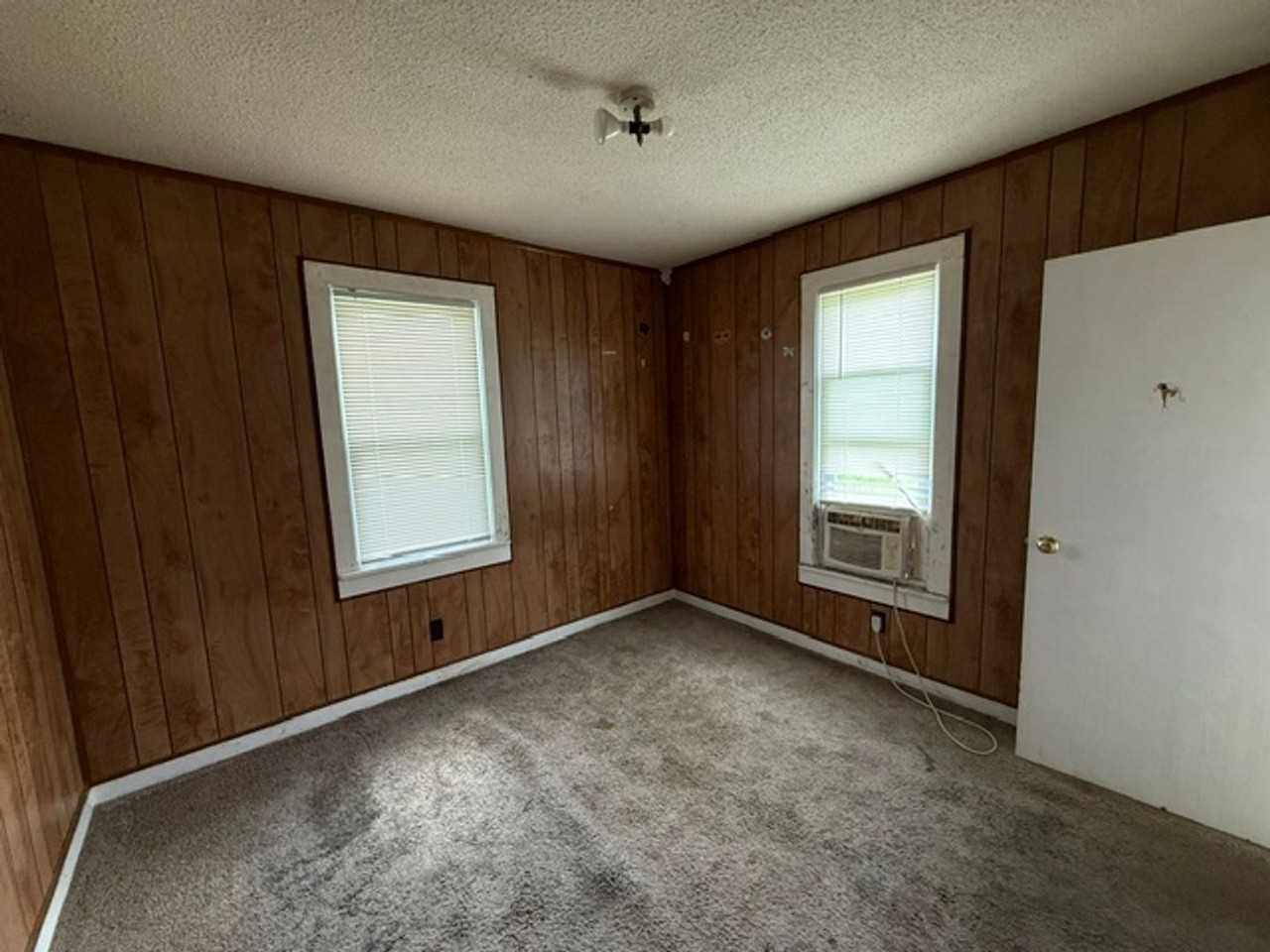 1124 N Eisenhower Dr - Photo 5 of 5
