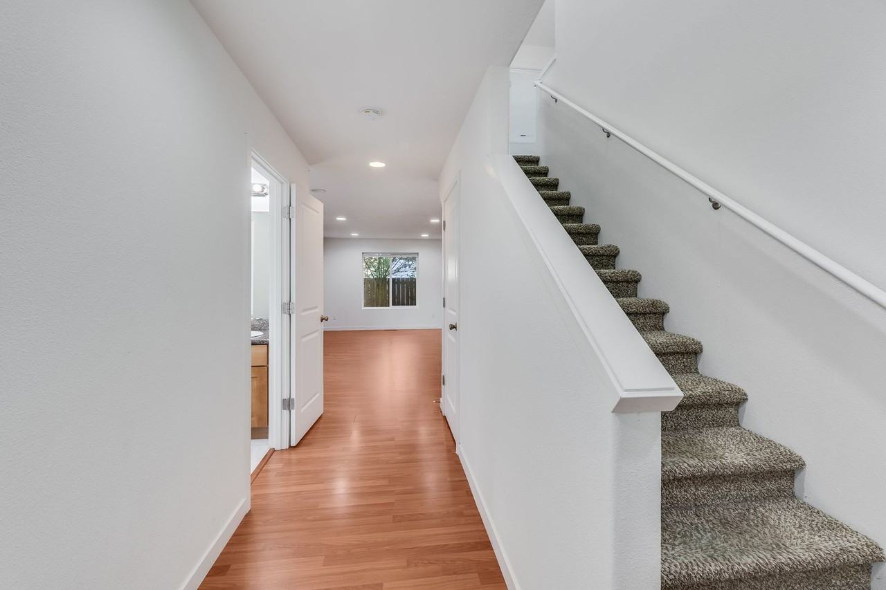 1158 Se Oak St - Photo 3 of 13