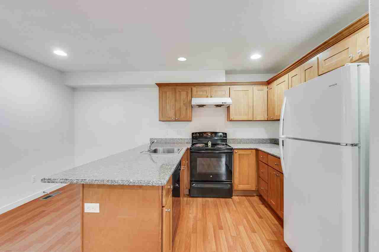 1158 Se Oak St - Photo 5 of 13