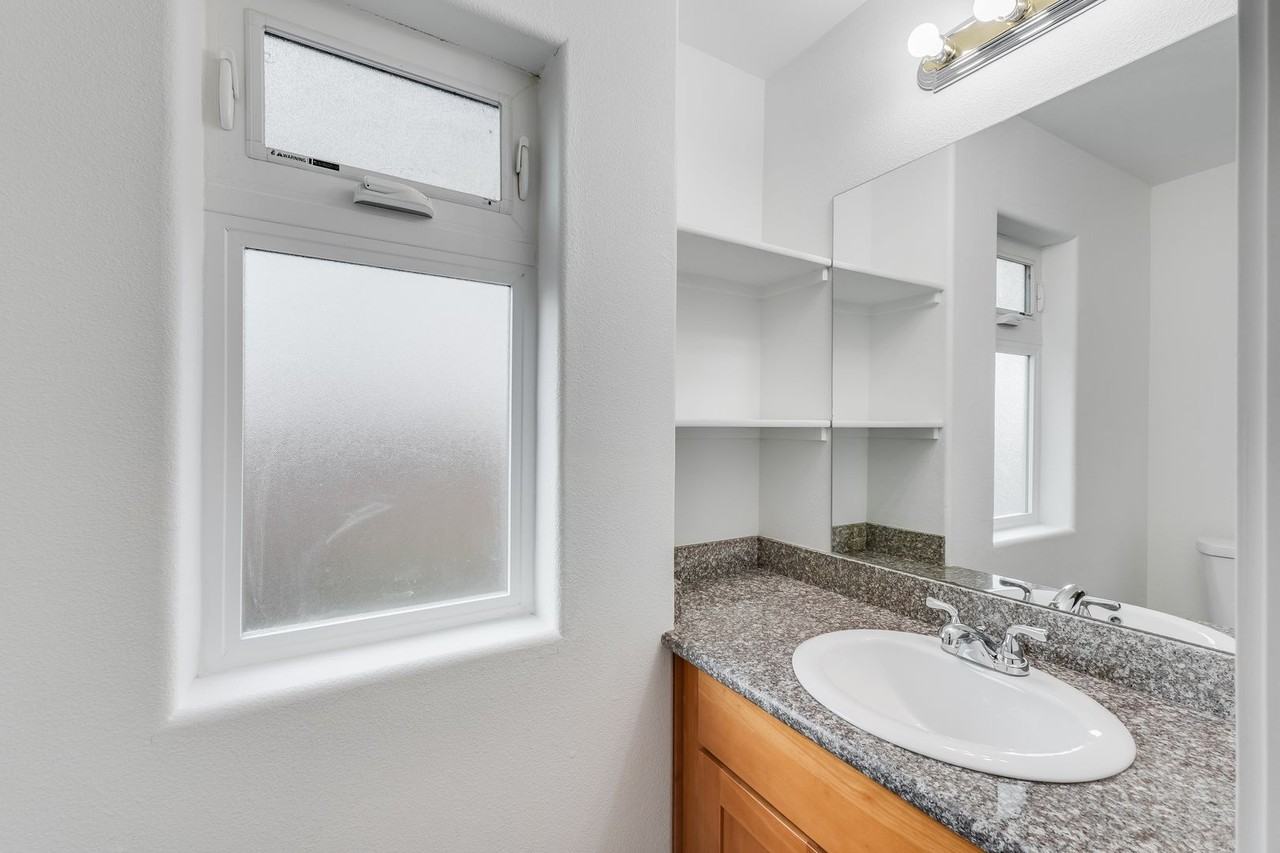 1158 Se Oak St - Photo 7 of 13