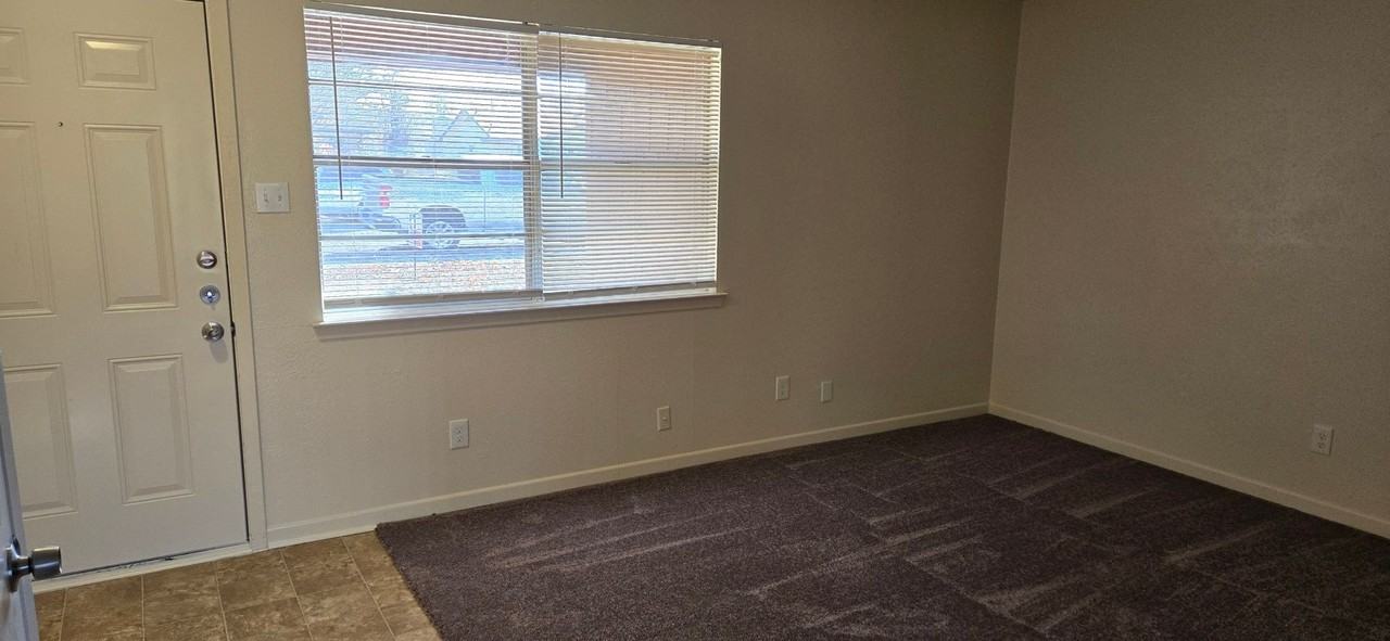 1711 Godman St - Photo 2 of 19