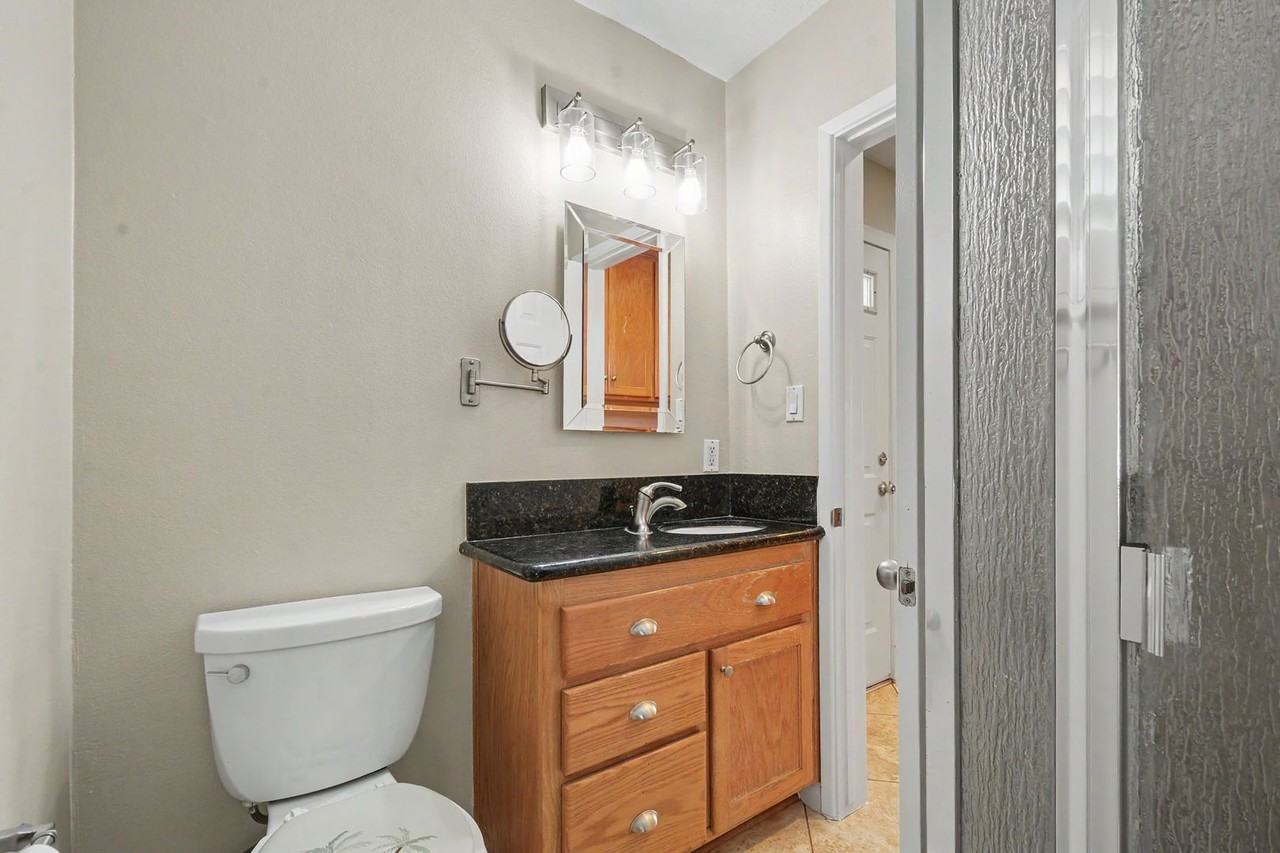 10223 19th St - Photo 7 of 12