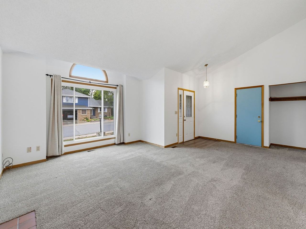 1375 W 45th St - Photo 5 of 19