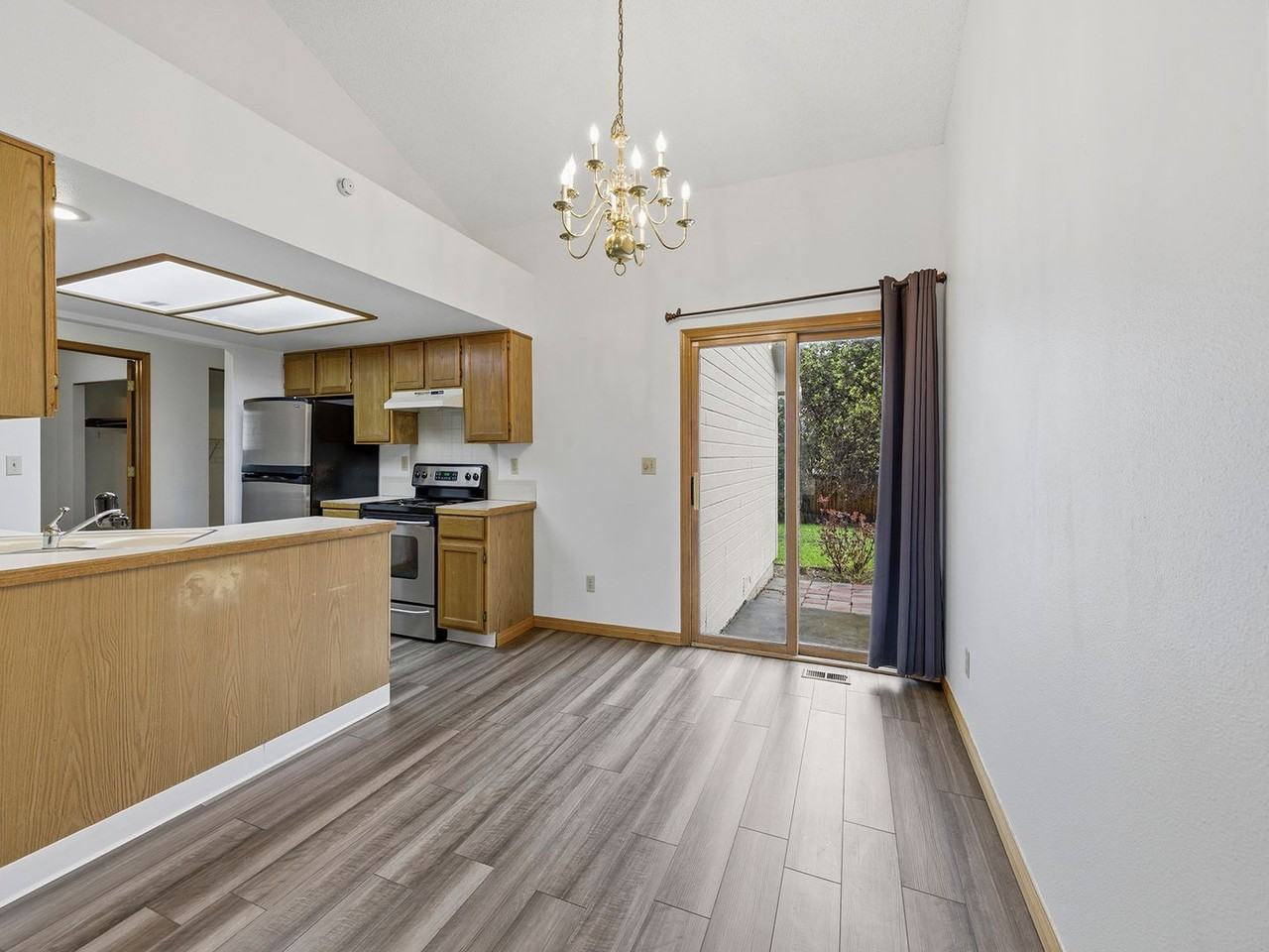 1375 W 45th St - Photo 6 of 19