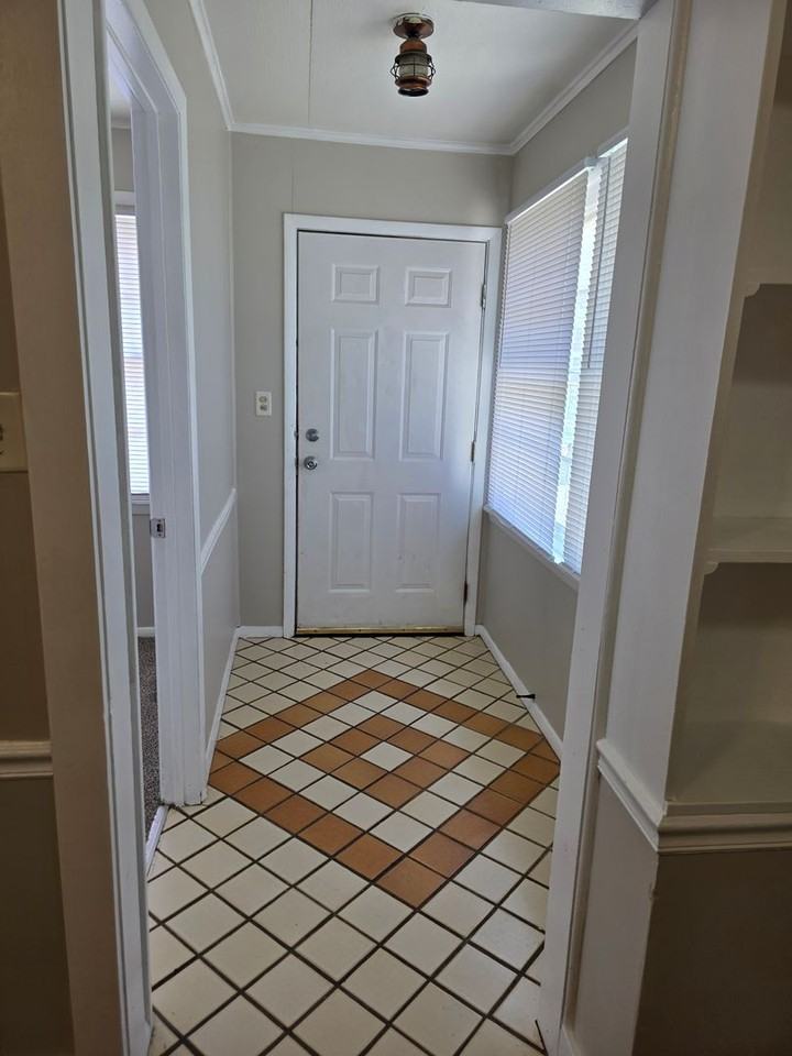 1213 E Donald St - Photo 2 of 12