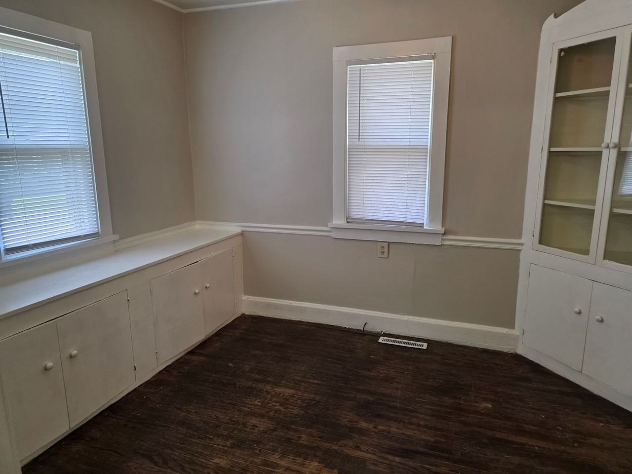 1213 E Donald St - Photo 3 of 12