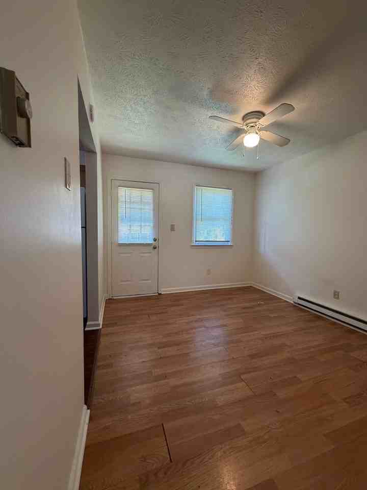 190 Macey Ave #11 - Photo 4 of 8