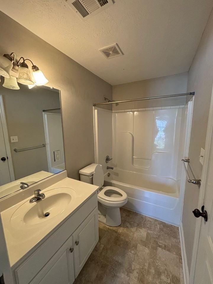846 Bryan Cir - Photo 2 of 14