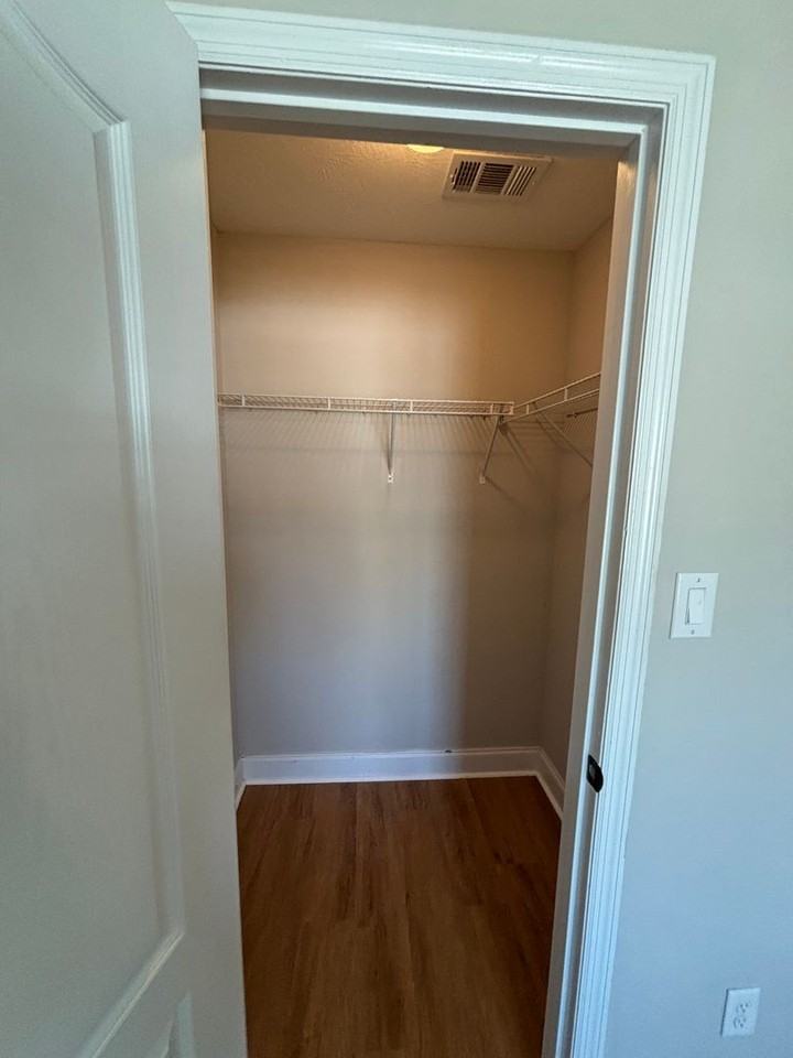 846 Bryan Cir - Photo 3 of 14