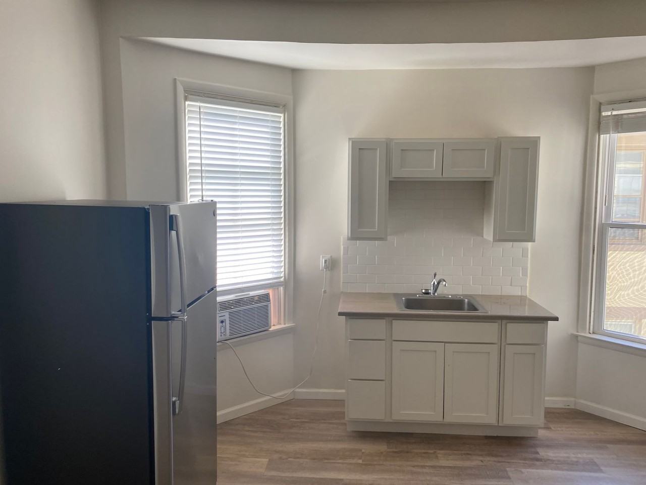 2420 Kenilworth Ave - Photo 3 of 5