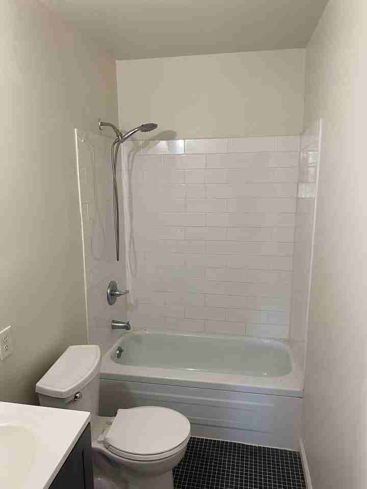 2420 Kenilworth Ave - Photo 4 of 5
