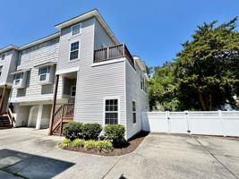 featured image of 4825 Lake Dr