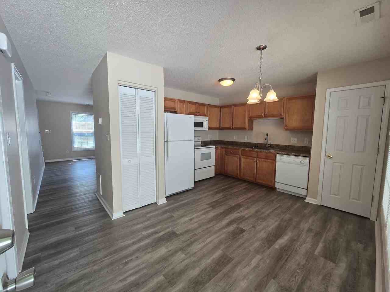 108 Maple Grove Ct - Photo 4 of 17