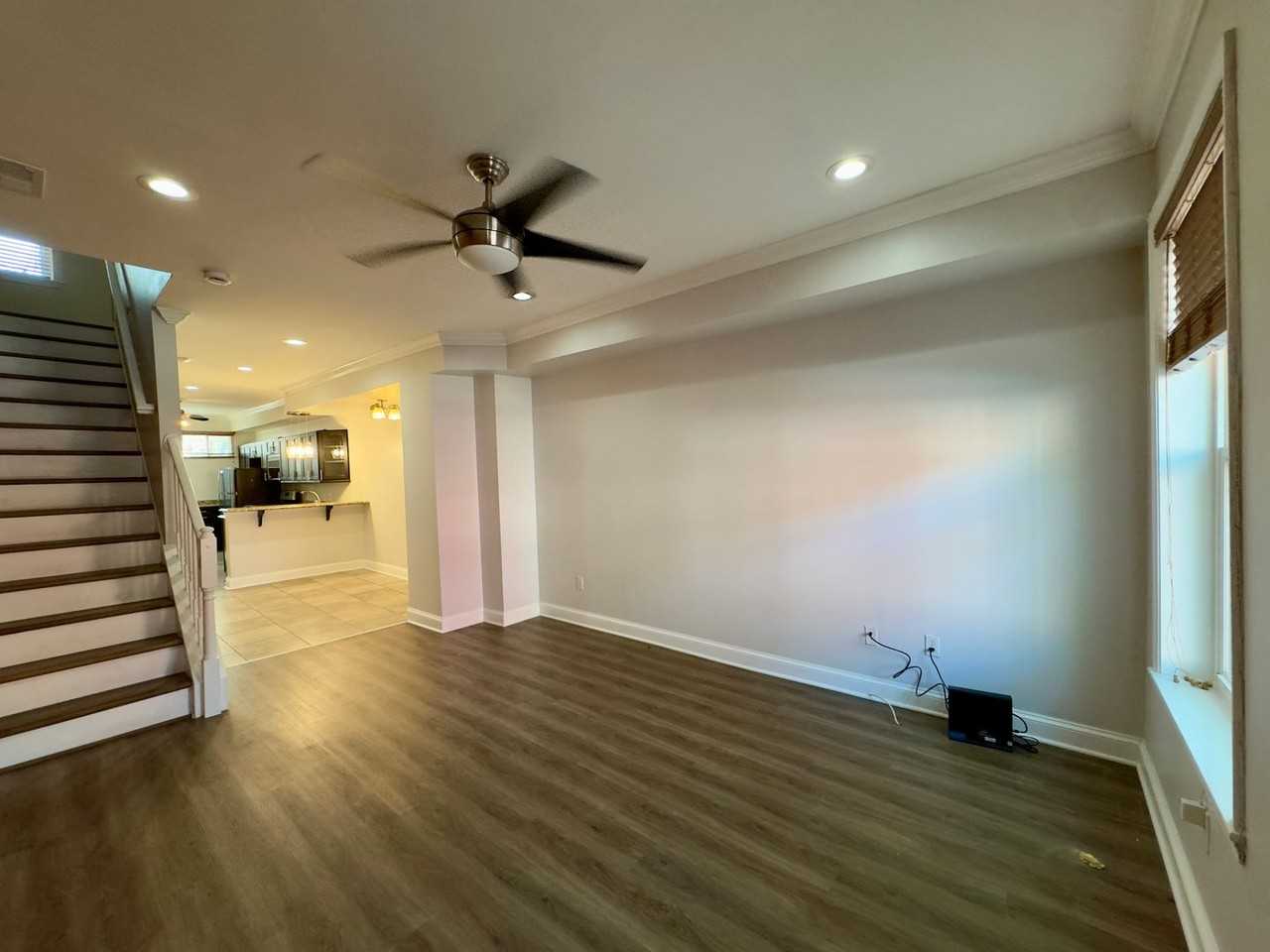 709 Scott St - Photo 2 of 30