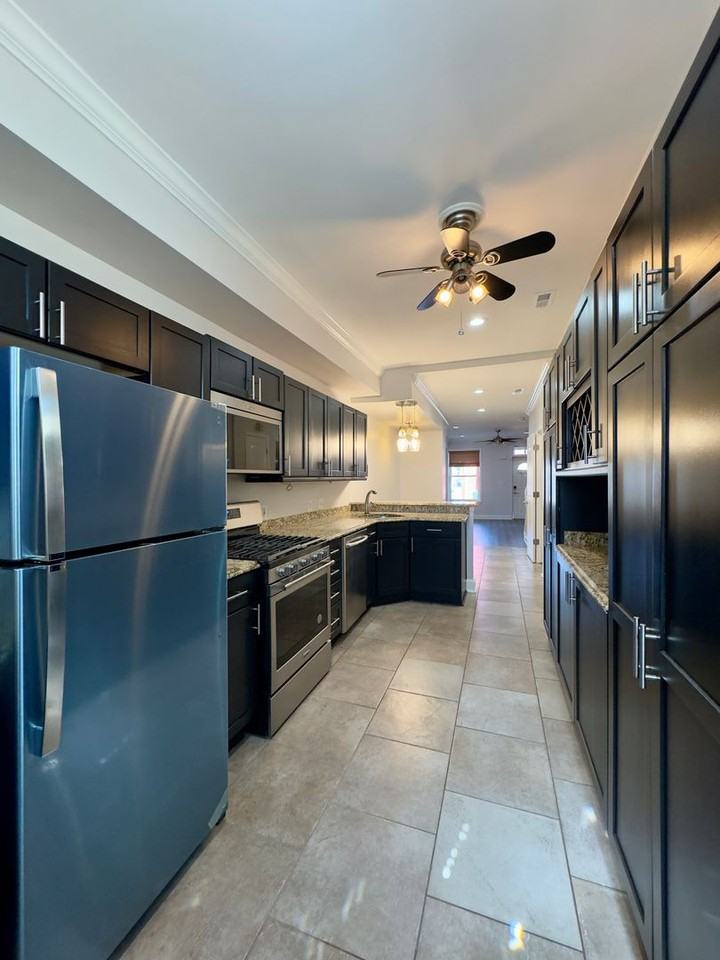 709 Scott St - Photo 6 of 30