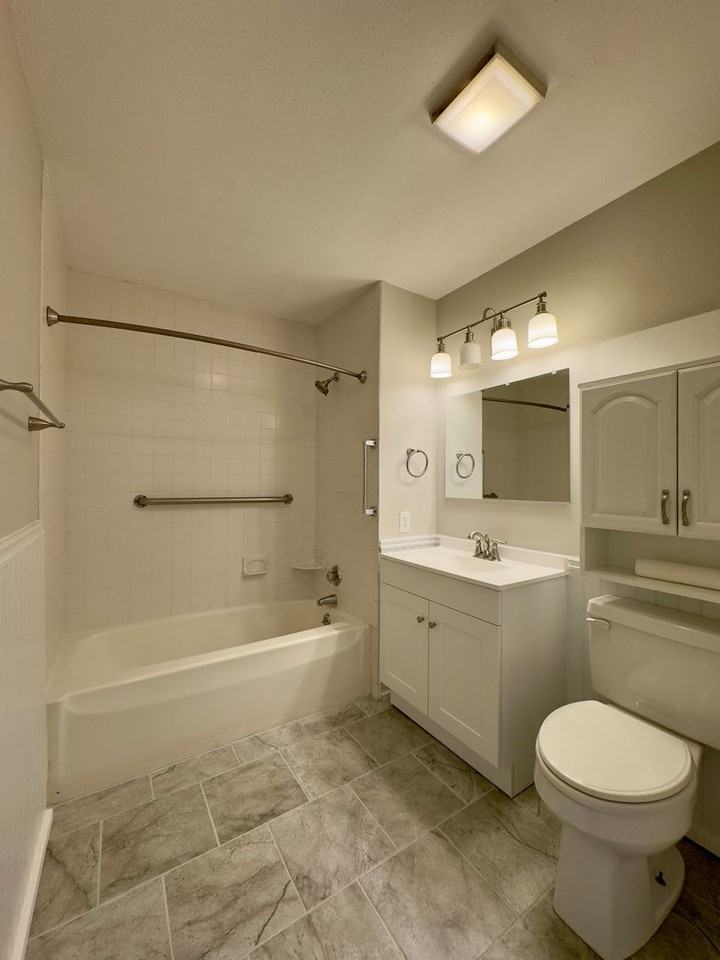 203 Yorkshire Way - Photo 4 of 16