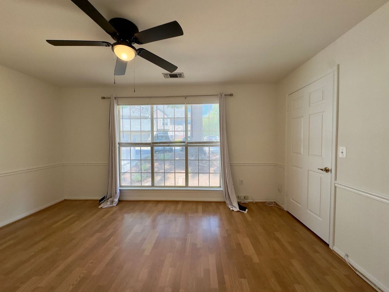 203 Yorkshire Way - Photo 5 of 16