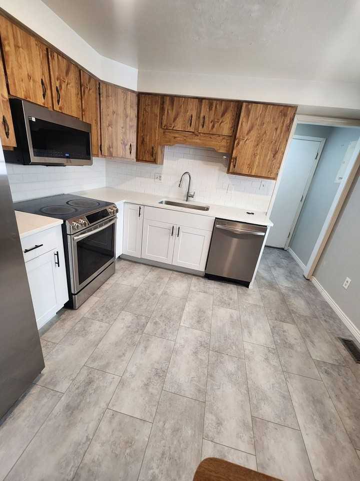 313 S Chelton Rd - Photo 7 of 29