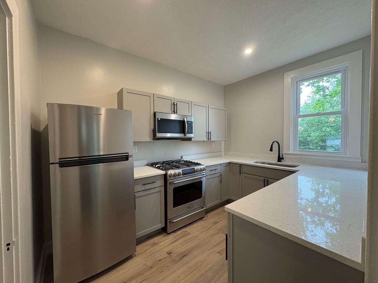 129 Dunbar Ave - Photo 3 of 26