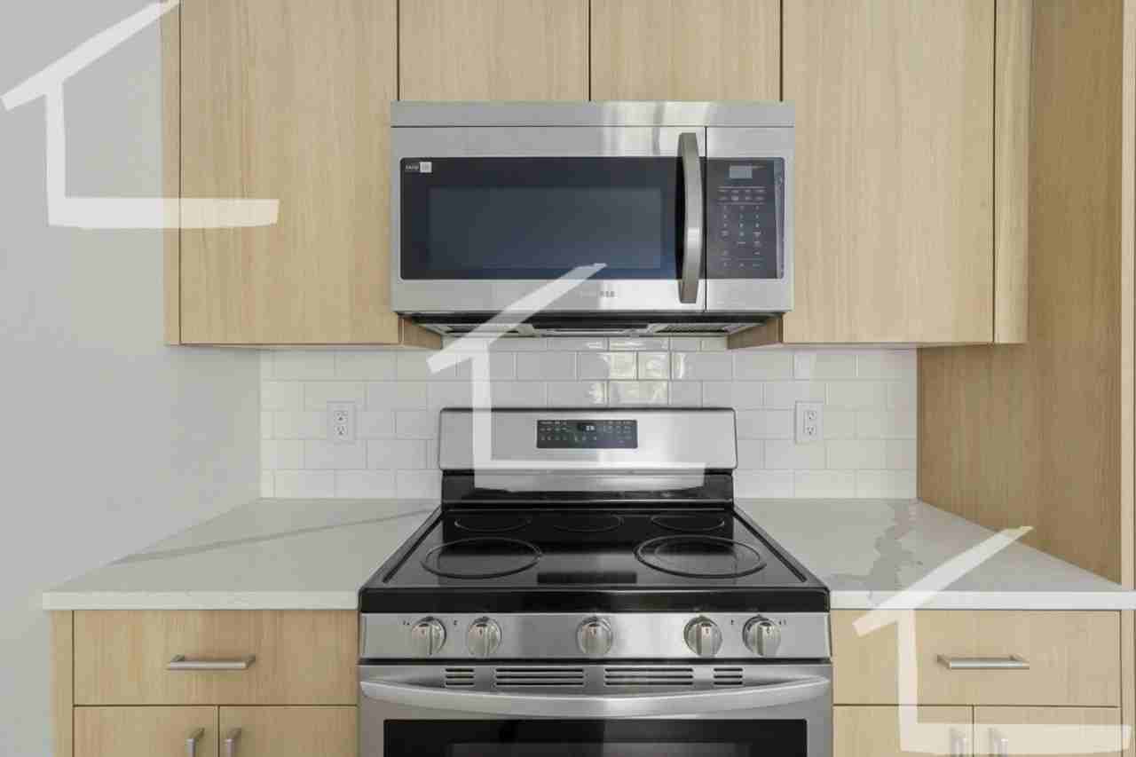 1037 Commonwealth Ave - Photo 5 of 11