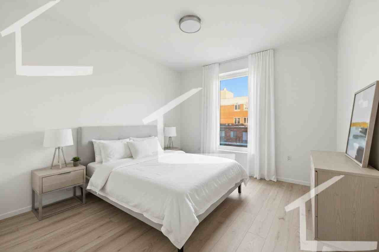 1037 Commonwealth Ave - Photo 6 of 11