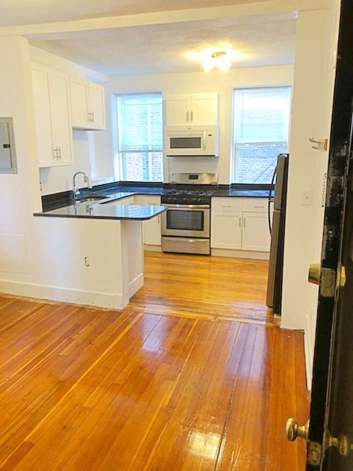 20 Moon St - Photo 5 of 12