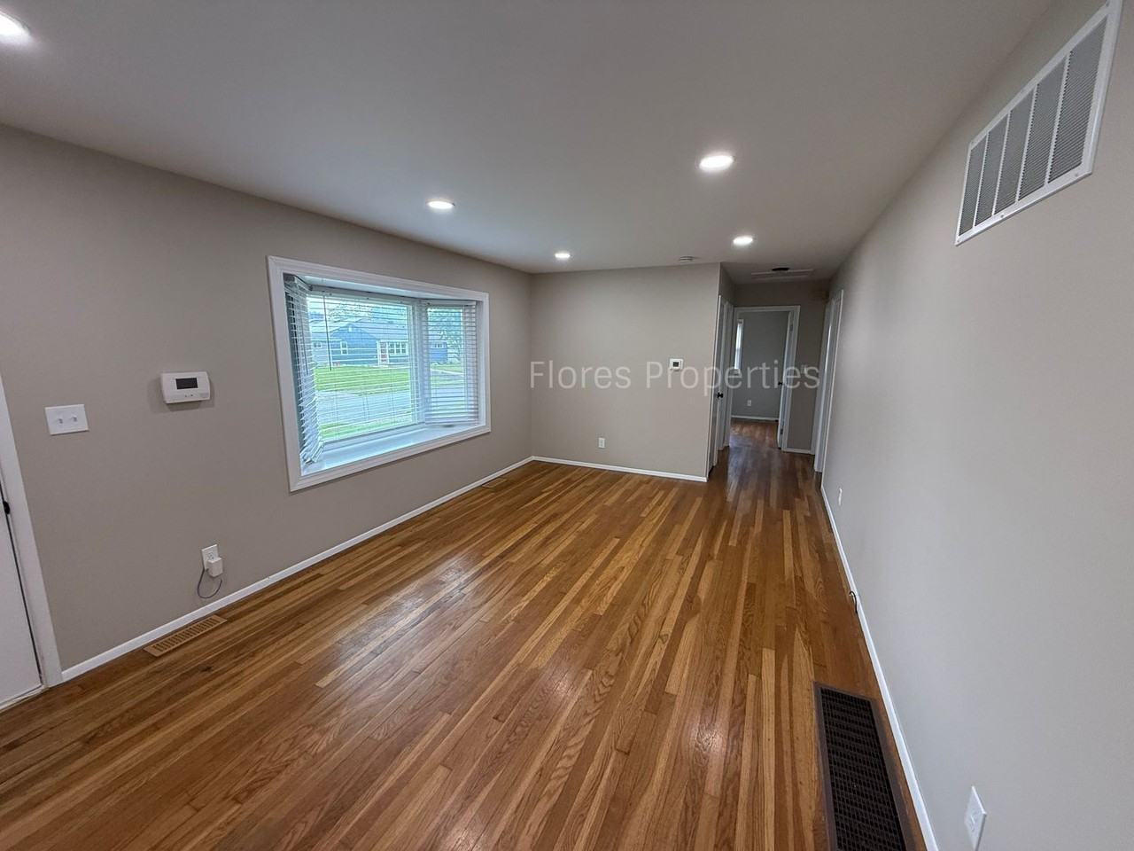 1136 Pauline Ave - Photo 2 of 29