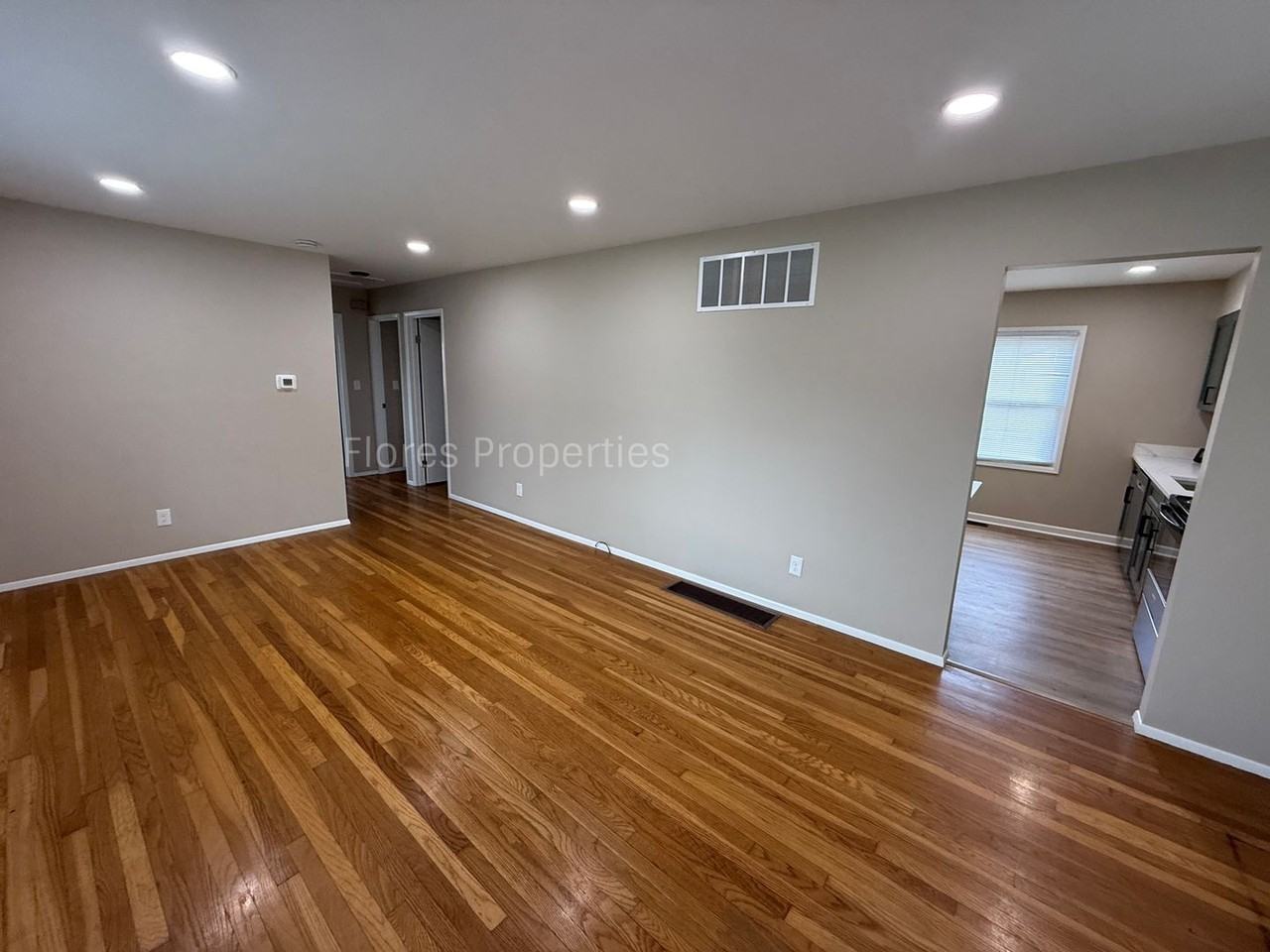 1136 Pauline Ave - Photo 3 of 29