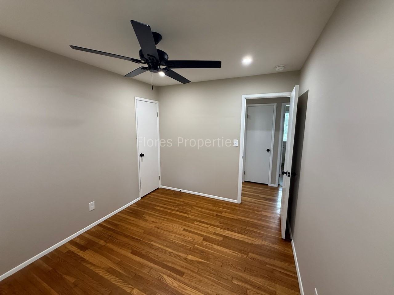 1136 Pauline Ave - Photo 4 of 29