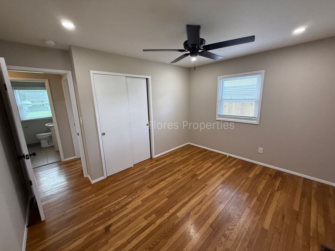 1136 Pauline Ave - Photo 5 of 29
