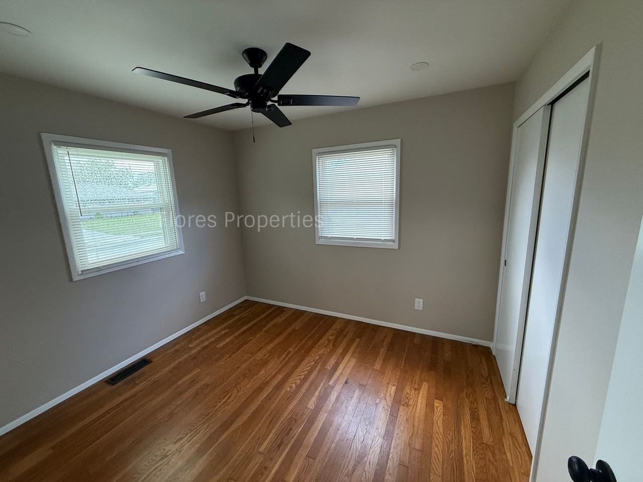 1136 Pauline Ave - Photo 6 of 29