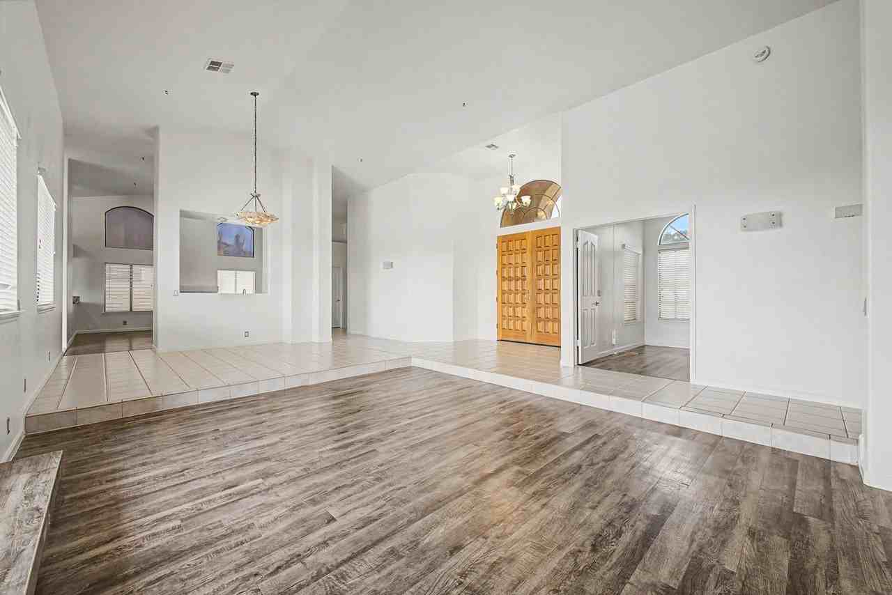 12513 E Lupine Ave - Photo 5 of 34