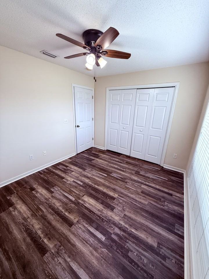 266 Windsor Garden Dr - Photo 3 of 19
