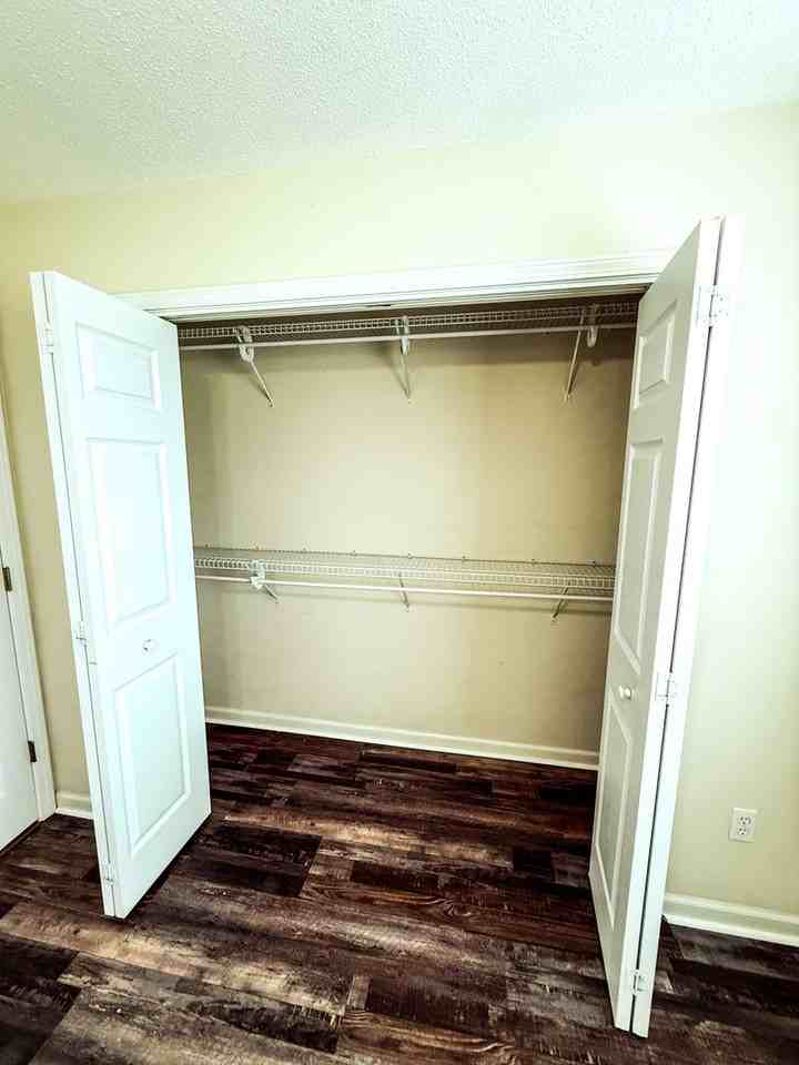 266 Windsor Garden Dr - Photo 4 of 19