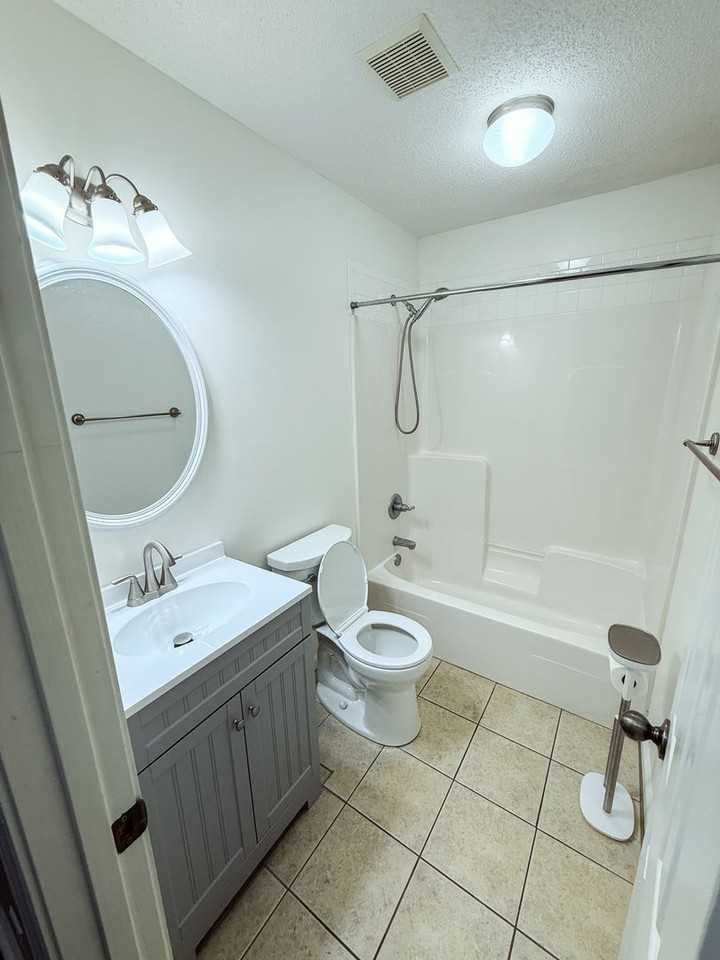 266 Windsor Garden Dr - Photo 5 of 19