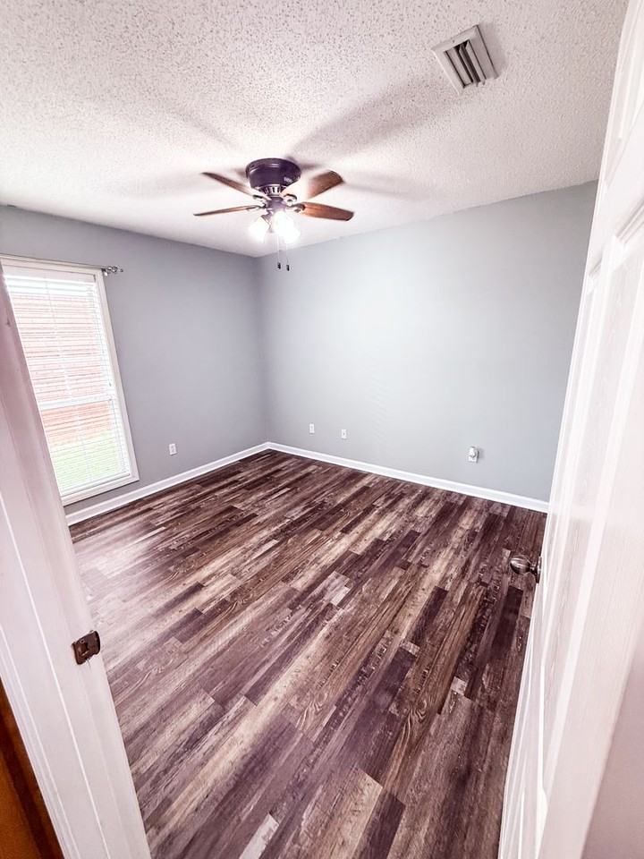 266 Windsor Garden Dr - Photo 6 of 19