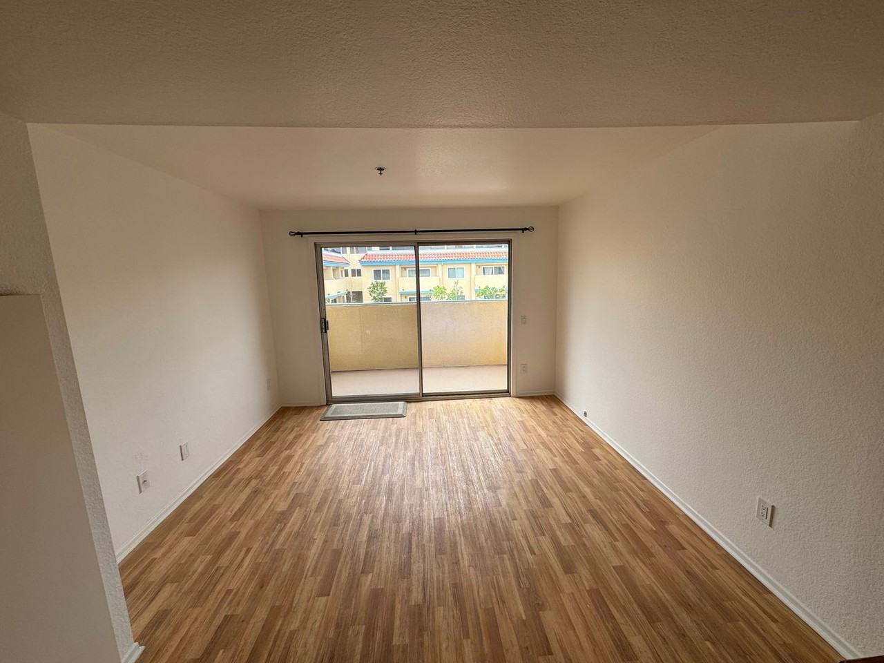 24410 Crenshaw Blvd - Photo 4 of 48