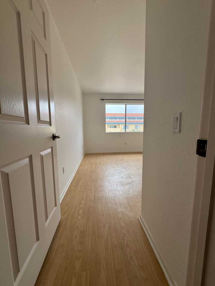 24410 Crenshaw Blvd - Photo 7 of 48