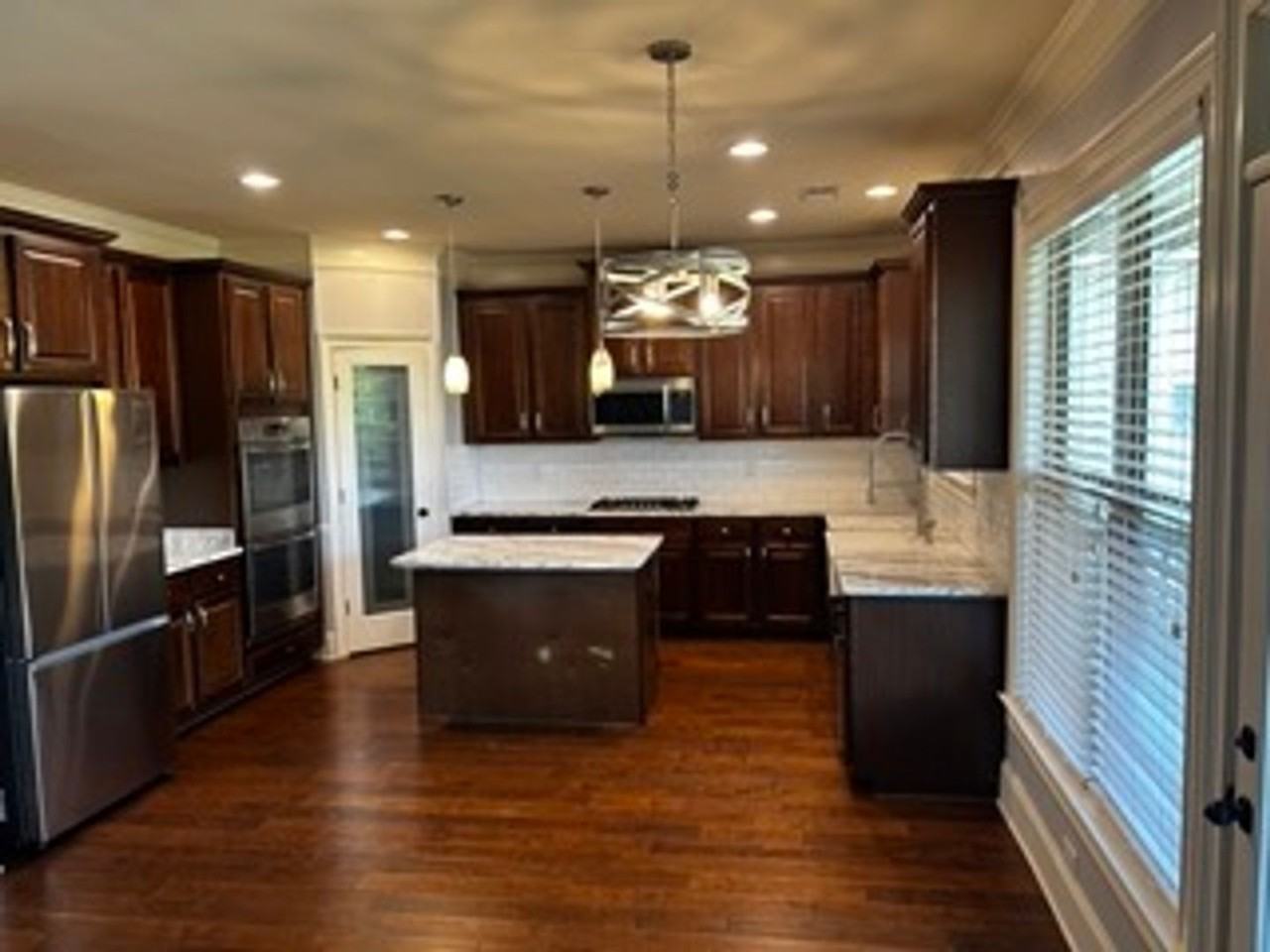 623 Meadow Grass Ln - Photo 6 of 32