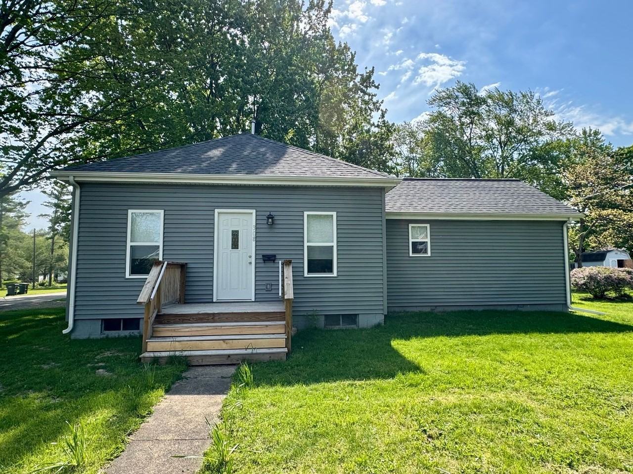 308 N Elm St - Photo 2 of 21