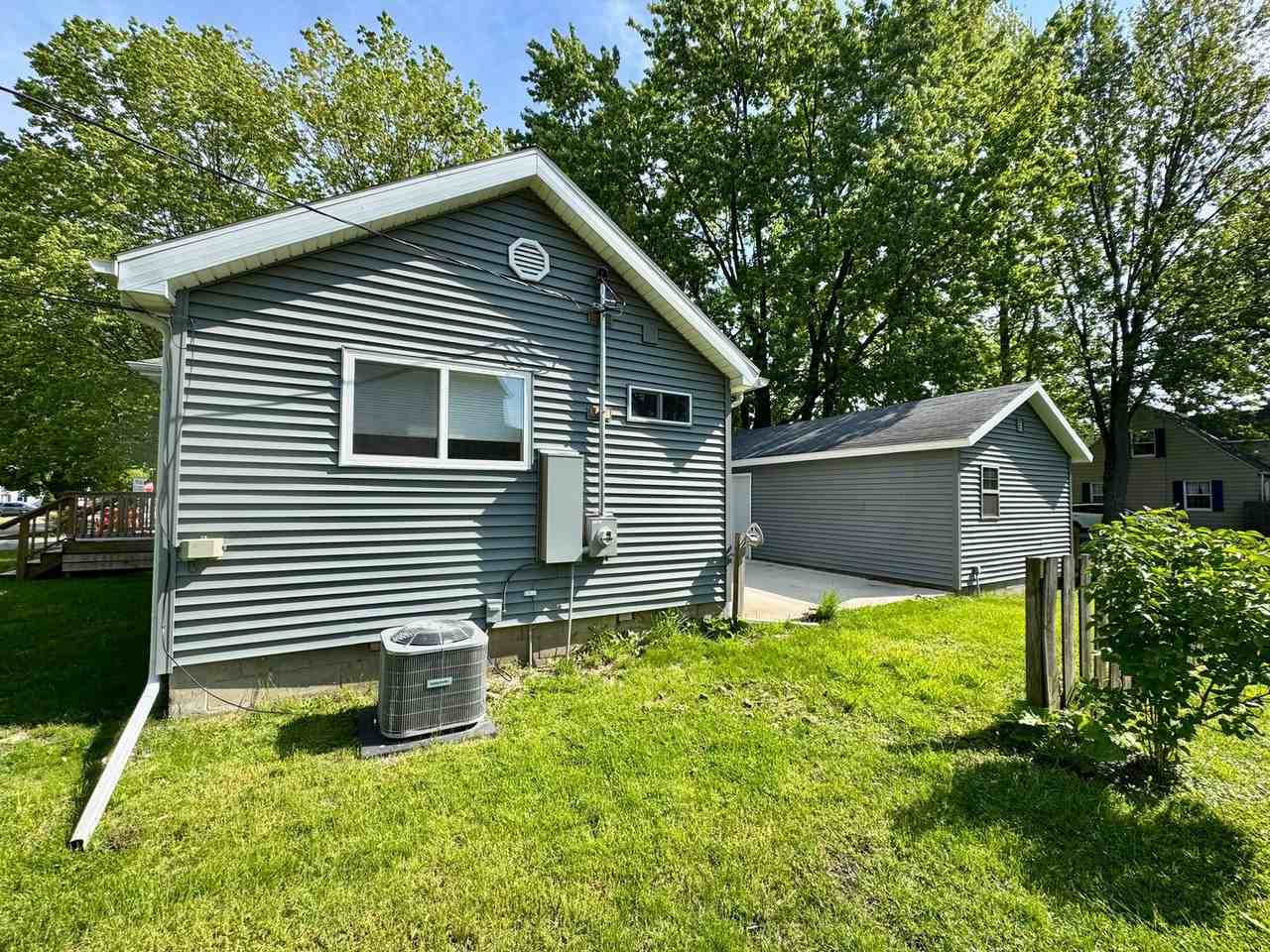 308 N Elm St - Photo 4 of 21
