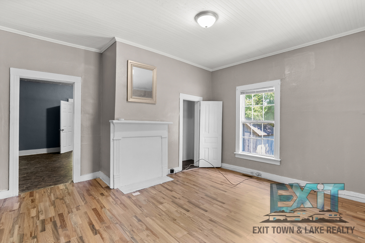 1729 Roanoke Ave - Photo 4 of 20