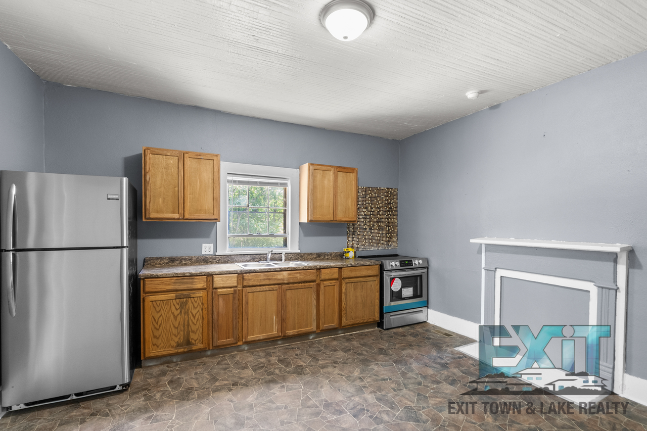 1729 Roanoke Ave - Photo 6 of 20
