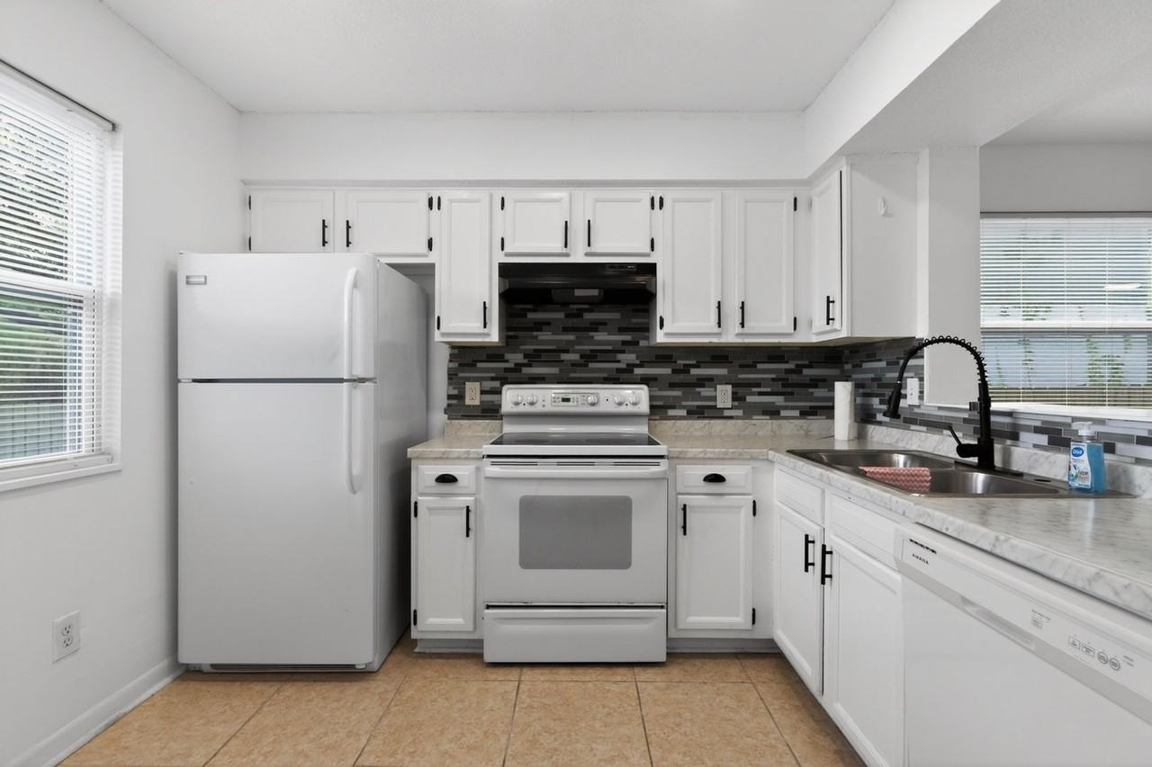 2066 Utah Ave - Photo 2 of 28
