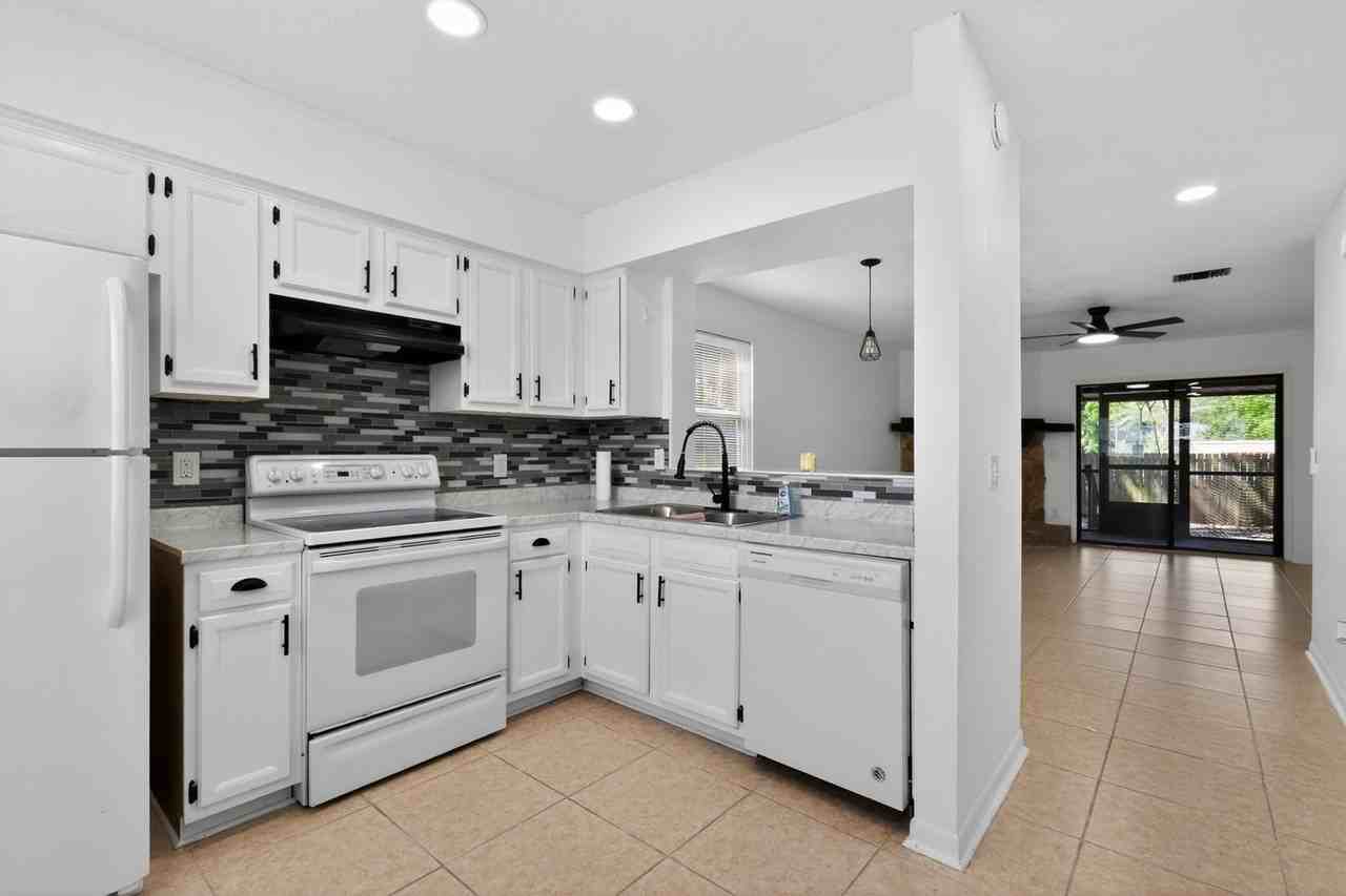 2066 Utah Ave - Photo 4 of 28