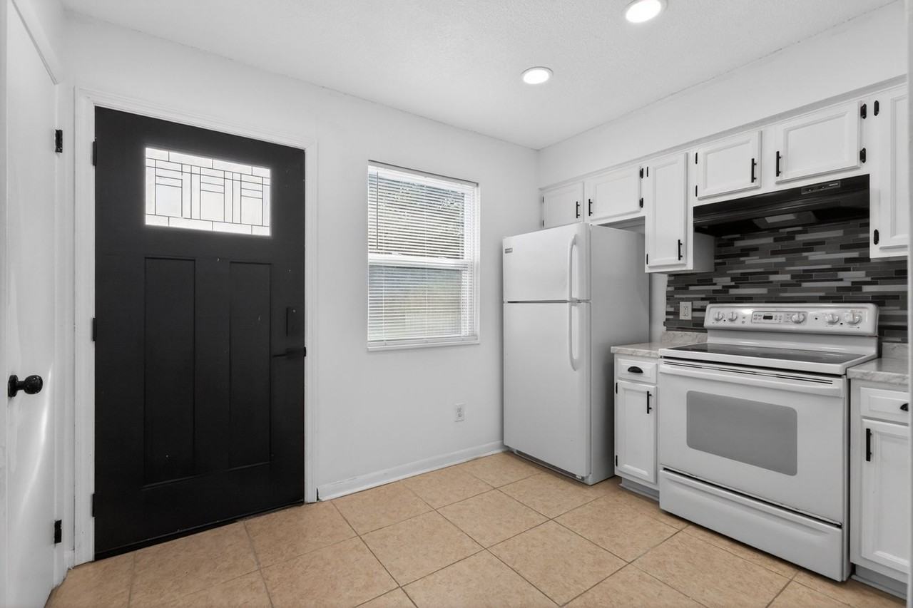 2066 Utah Ave - Photo 5 of 28