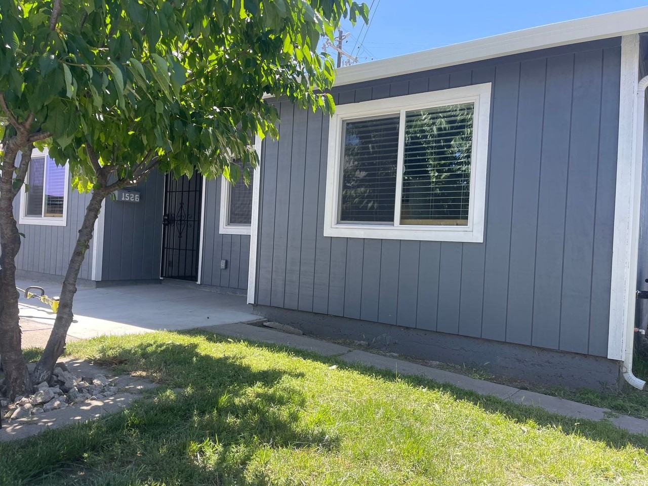 1526 N Sierra Nevada St - Photo 2 of 21
