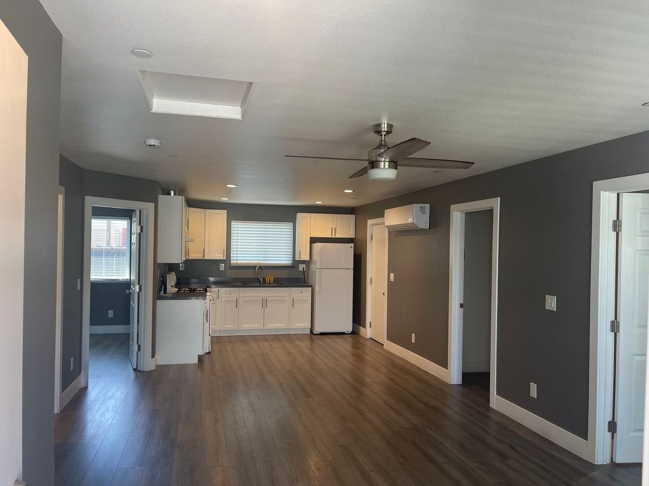 1526 N Sierra Nevada St - Photo 3 of 21